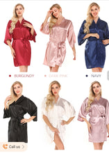 Load image into Gallery viewer, Pure color satin short kimono bridesmaids lingerie robes