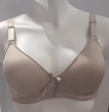 Load image into Gallery viewer, Full Cup Wireless Light Padded Soft Bra