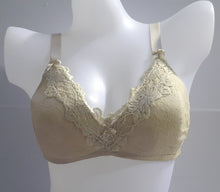 Load image into Gallery viewer, Wire free thin padded plus size bra