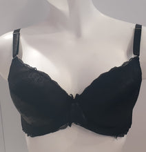 Load image into Gallery viewer, Underwire and Padded plus size bra
