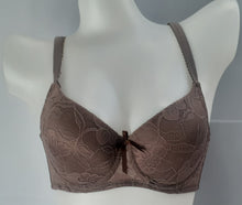 Load image into Gallery viewer, Underwired lace full coverage plus size bra
